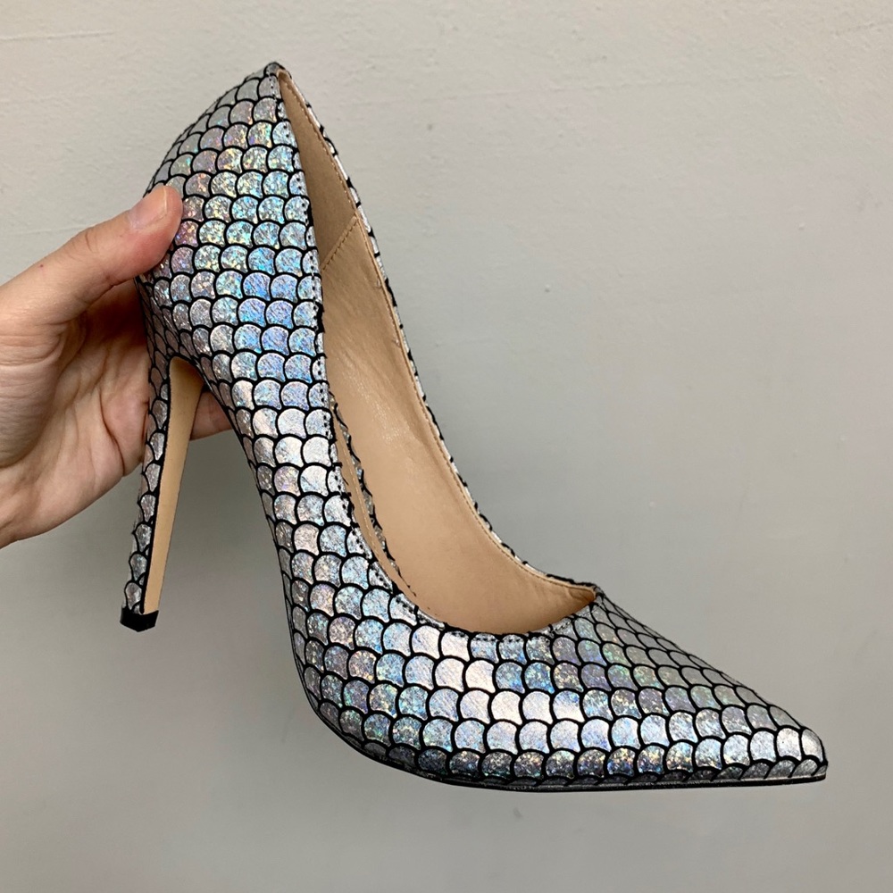 Silver mermaid pump